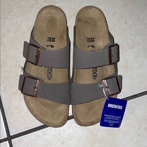 women’s Arizona Birkenstock size 7-7.5 (38)Sandals slides-stone